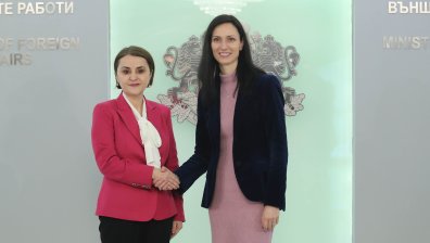 Външният министър на Румъния е у нас за среща с Мария Габриел