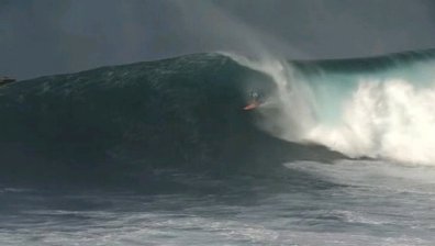 Били Кемпър спечели  първия сърф турнир Big Wave