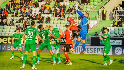 Гол в последните минути срещу 10 от "Локо" (Сф) прати "Лудогорец" временно на първото място