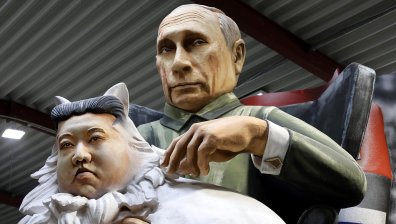 Световни лидери са главни герои в карнавала "Розовия понеделник" (СНИМКИ)