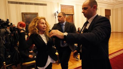 Журналист засили гнила ябълка по президента Плевнелиев