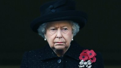 Кралица Елизабет II шокирана от оттеглянето на Хари и Меган