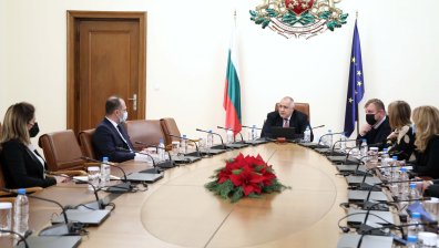 Даряваме ваксини срещу Ковид-19 на Северна Македония