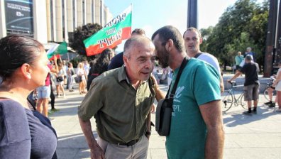 Мангъров: Щадящите тестове са ненужни, "зелените сертификати" - дискриминационни