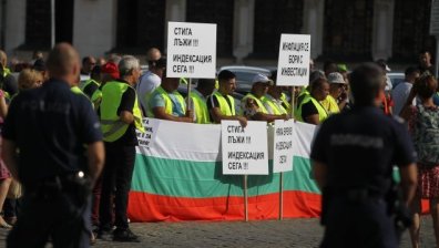 Трети ден протести на пътните фирми, предстои извънредно заседание в НС