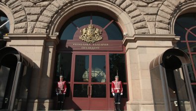 Коронавирус в президентството, тестът на Радев е отрицателен
