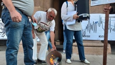 Родители застанаха едни срещу други заради маските в училищата