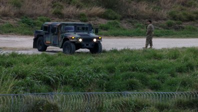 Гвардията на Мексико претърсва храстите по границата със САЩ