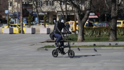 Мангъров за маските навън: Все едно да носим чадър, без да вали