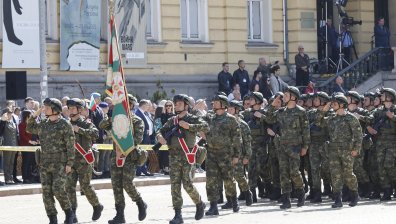 Мощ в човешка сила на военния парад в София за 6 май (СНИМКИ)