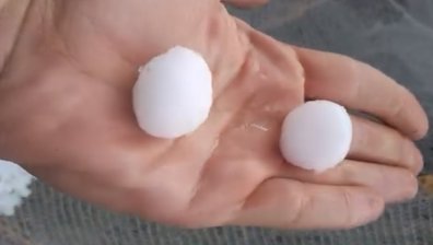 Градушка колкото орех потроши Рибново (+ ВИДЕО)