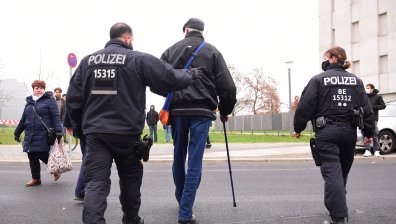 Кола се вряза в пешеходна зона в Трир, има загинали и ранени (+ВИДЕО)