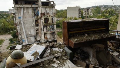 Откриха най-малко 20 убити с огнестрелно оръжие в колите им в Украйна
