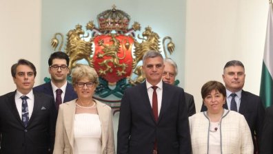 Служебното правителство се събира за първо заседание