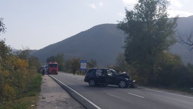 Тежка катастрофа затвори главен път Е-79 и взе жертва