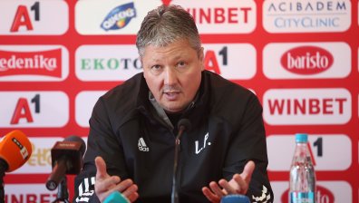 Любо Пенев: В българския футбол продължава да е весело, губим до 40 хиляди евро