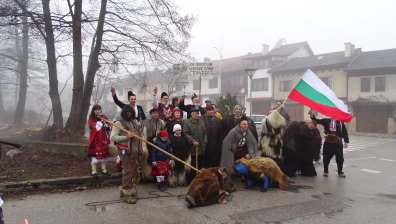 Сурва под знака на пандемия: Ще гонят коронавируса при строги мерки
