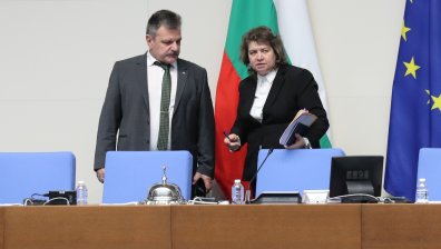  "Възраждане" събира подписи за отстраняването на Киселова като шеф на НС