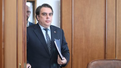 Асен Василев: Към 18 декември данъците са събрани на 98,4%