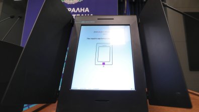 Машините и изборните книжа вече са в секциите