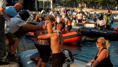 Волос е евакуиран, рискът от нови експлозии не е отминал