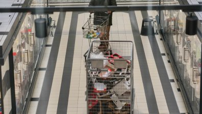 На пазар с калкулатор: Клиентите вече сравняват обявените цени в евро и в лева (ВИДЕО)