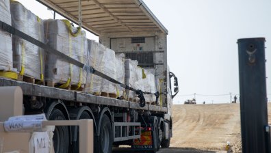 Камиони с хуманитарна помощ от Египет започнаха да влизат в Ивицата Газа