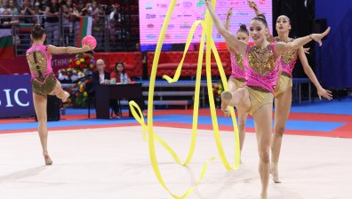 Сребърен медал спечели българският ансамбъл във финала на ленти и топки