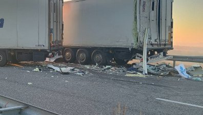 Катастрофа с камиони затвори пътя София-Варна