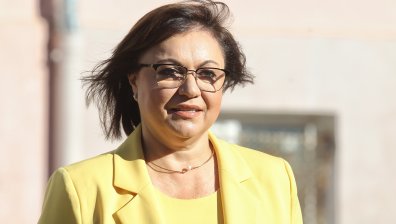 Нинова поздрави дамите за 8 март, специално благодари на свекърва си