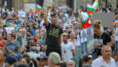Протестът ескалира, но трудно може да задържи високия заряд