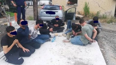 След гонка хасковската полиция залови 10 сирийски мигранти