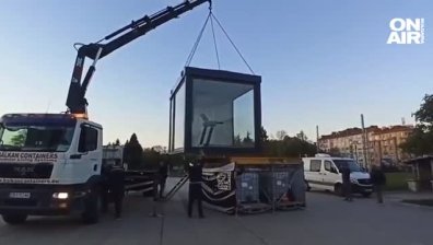 15-дневен социален експеримент затваря ултрамаратонец в "Стъклена клетка"