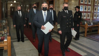 Министърът на отбраната Георги Панайотов представи екипа си