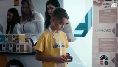 Над 800 ученици мерят сили с роботи в Бургас (ВИДЕО)