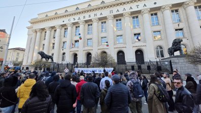 "Стига мишкуване в прокуратурата": Протест в София с искания за работеща съдебна власт