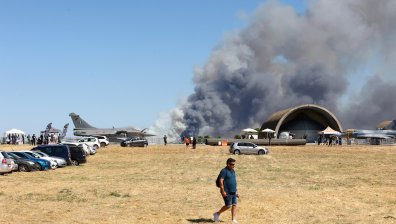 Двама пилоти загинаха при катастрофата на военен самолет край Атина