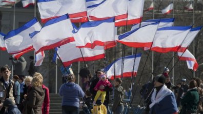 В Крим гласуват в референдум за присъединяване към Русия