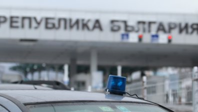 Протестно автошествие тръгна към "Калотина", трафикът е затруднен