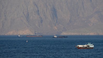 Иран удари 3 танкера в Ормузкия проток, има загинал моряк и 8 ранени