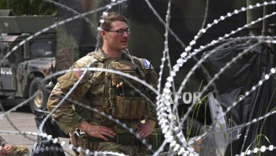 В Сърбия: Спецчасти на Курти влязоха в Косовска Митровица с маски и бронирани машини