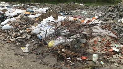 Отпадъци, найлони, чували - незаконно сметище край Димитровград