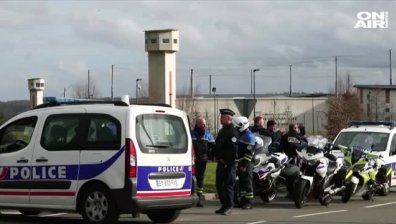 Затворник във Франция рани двама надзиратели