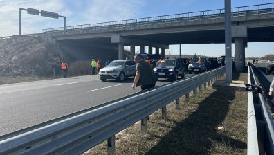 Полицаи спират коли към АМ "Тракия" заради блокадата на земеделци