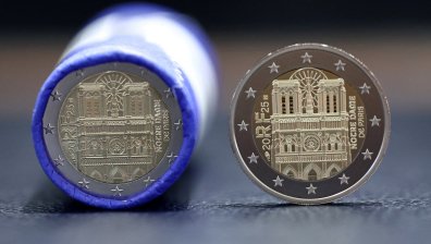 "Нотр Дам" блести върху монетата от 2 евро на Франция