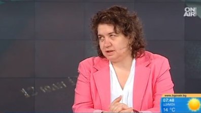 Текстът на новата Конституция бил почти същият като стария