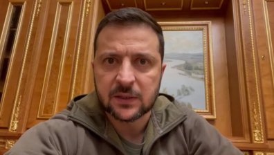 Зеленски зове след ракетния обстрел: Пазете се, скрийте се, всичко ще преживеем