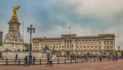 Искат да превърнат Бъкингамския дворец в кръчма
