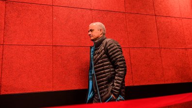 Няма Висша лига, но има нуждаещи се от помощ възрастни хора (+ВИДЕО)