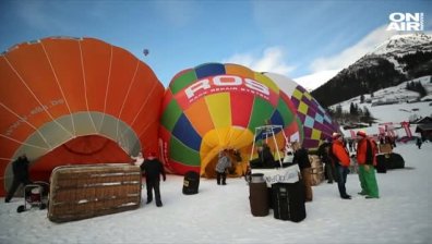 70 пъстроцветни балона изпълниха небето над Шато Де